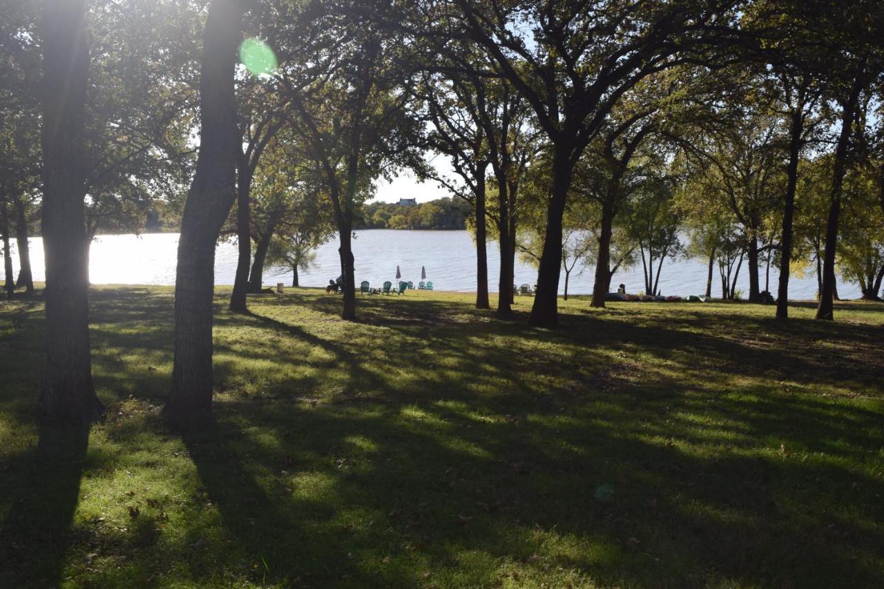 Lake Front Cottage Little Elm Экстерьер фото